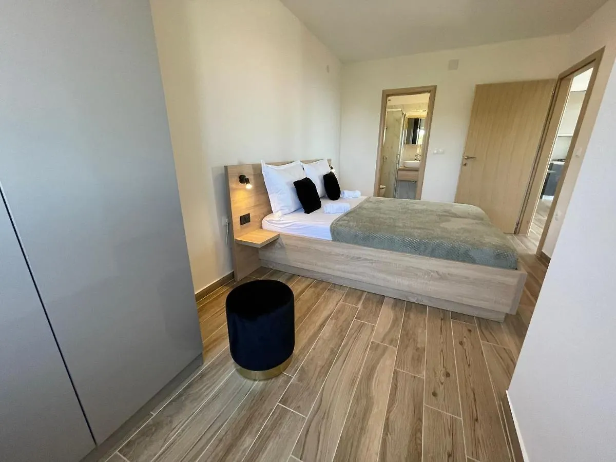 Apartmani Starigrad Paklenica - Danijel 0*,
