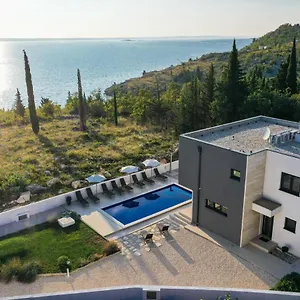  Villa Royal Promons - Heated Pool