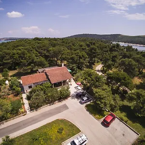 https://apartment-rakic-pomer.in-istria.net